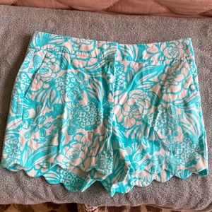 EUC Talbots Scalloped edge shorts. Turquoise and white tropical print. size 10.